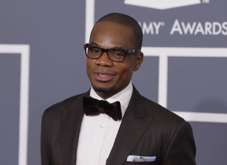 « Tout ce que j&rsquo;ai toujours voulu, c&rsquo;était un père » : le rêve de Kirk Franklin de rencontrer son père devient réalité à 53 ans