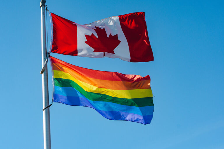 Une ville canadienne approuve un amendement visant à interdire les mots et les gestes susceptibles d’offenser les personnes LGBT