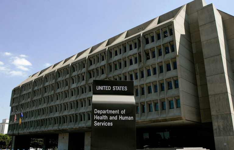 Biden HHS peut exiger que les agences d&rsquo;accueil placent les enfants LGBT avec des parents qui affirment leur identité
