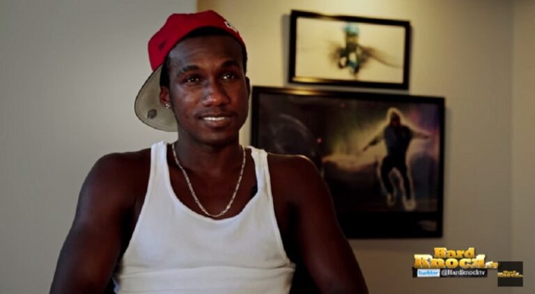 Le rappeur Hopsin furieux des images anti-Christ et sataniques lors de son concert