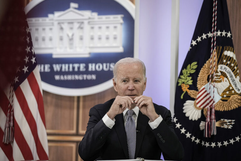 Oh, la toile enchevêtrée que Biden tisse