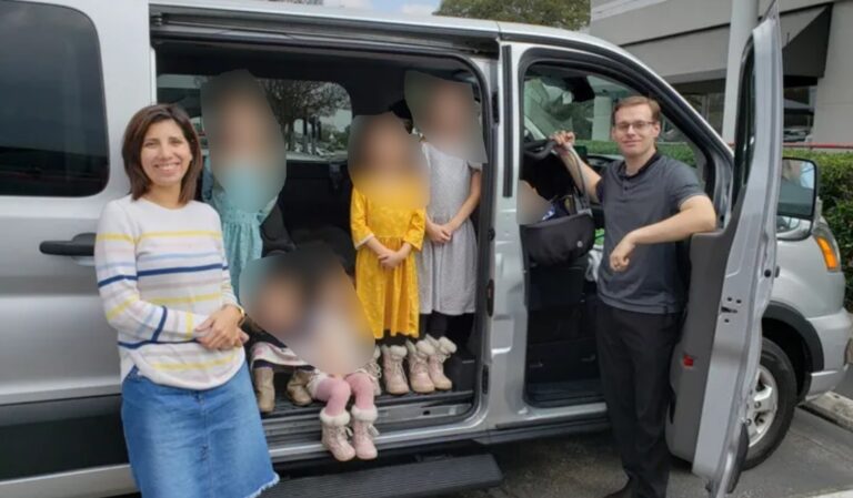 Pasteur itinérant du Tennessee, père de 6 enfants arrêté pour viol présumé sur un enfant ;  épouse accusée d&rsquo;avoir facilité les abus