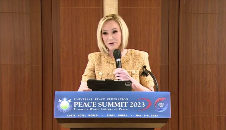 Paula White affirme avoir aidé Mandela à abolir l&rsquo;apartheid, mais la fondation n&rsquo;a aucune trace de son travail