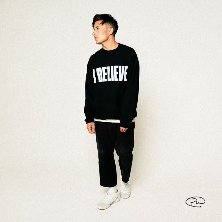 Phil Wickham fond en larmes alors que des milliers de personnes trouvent le salut en Jésus en tournée avec Brandon Lake