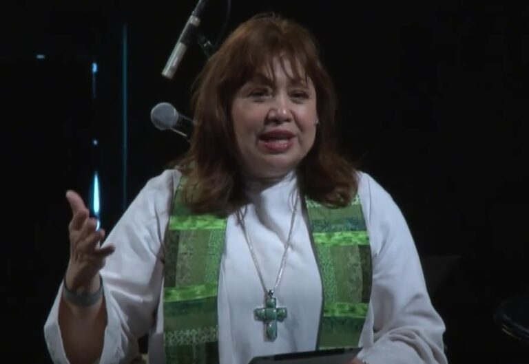 Un évêque progressiste au franc-parler de l’UMC reconnu non coupable de violation de la loi de l’Église