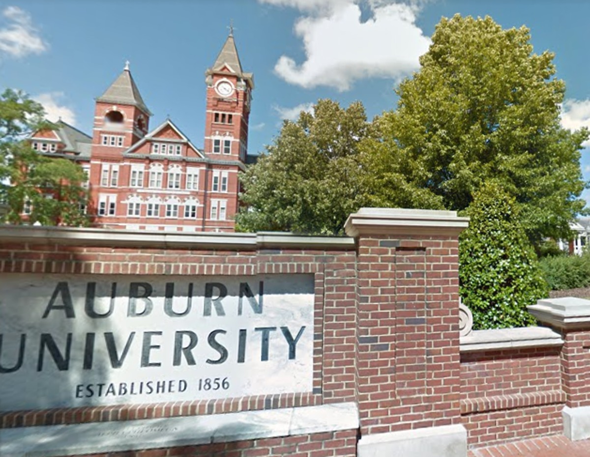Un groupe athée demande à l'Université d'Auburn d'interdire aux entraîneurs de participer aux événements de réveil