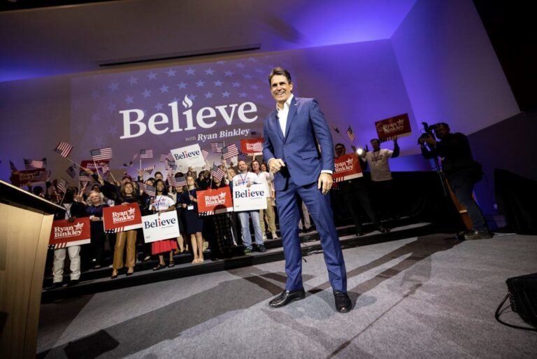 Un pasteur candidat à la présidentielle défend la loi du Texas autorisant les écoles à embaucher des aumôniers