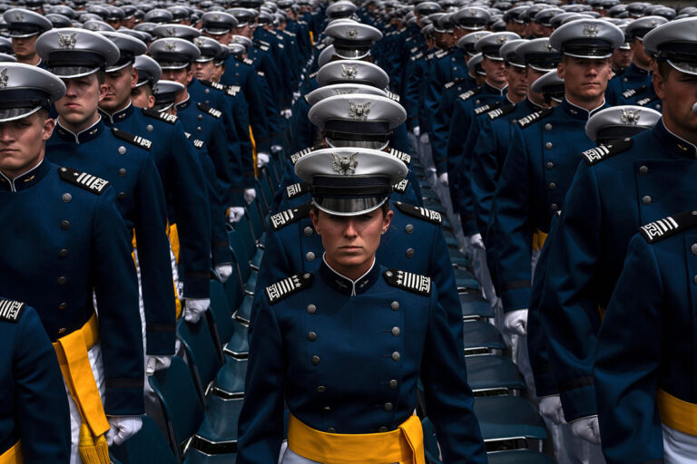 Un réserviste de l&rsquo;armée de l&rsquo;air poursuit en justice pour avoir été puni pour des remarques « politiques » lors d&rsquo;un discours en dehors de ses heures de service