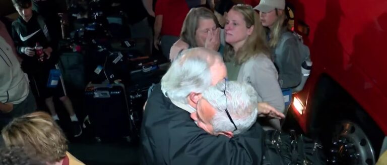 « Nous avons simplement continué à prier » : un groupe religieux du Tennessee rentre sain et sauf d&rsquo;Israël