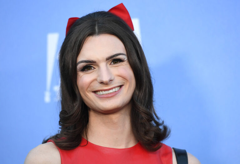 L&rsquo;influenceuse trans Dylan Mulvaney nommée « Femme de l&rsquo;année » par le magazine LGBT