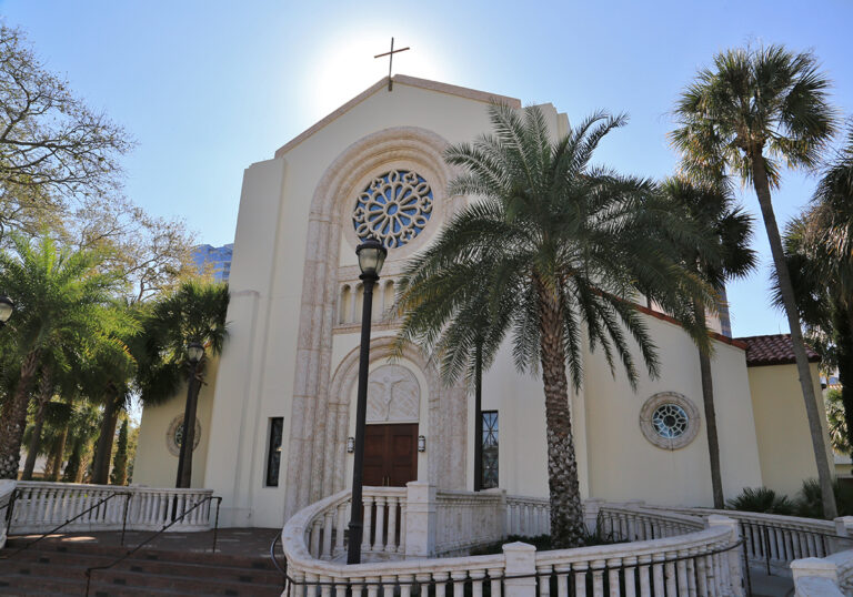 L&rsquo;Église catholique constate une baisse « inquiétante » de sa fréquentation, sauf dans ces États
