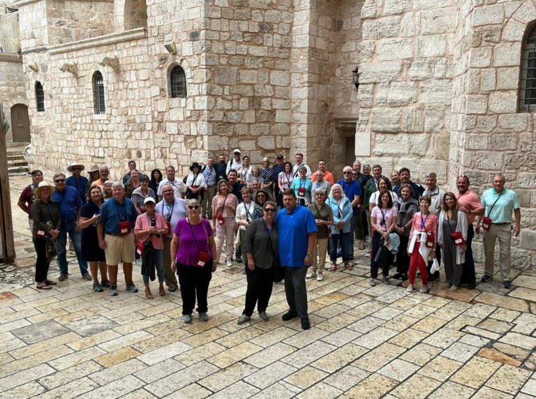 « Cela nous a pris au dépourvu » : un groupe de touristes de l&rsquo;église de Floride revient sain et sauf d&rsquo;Israël aux États-Unis