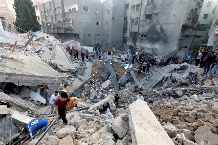 Une frappe aérienne israélienne endommage la plus ancienne église de Gaza abritant des chrétiens et des musulmans