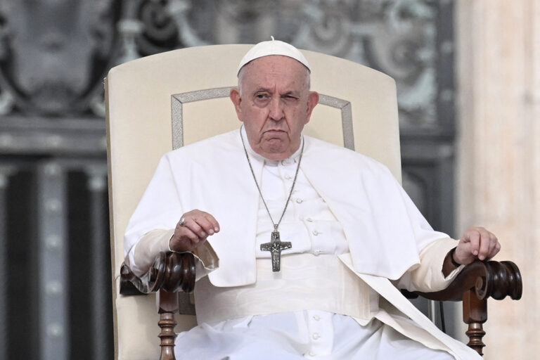 Le pape François accepte la démission de l&rsquo;évêque après l&rsquo;orgie gay d&rsquo;un prêtre et le scandale d&rsquo;une overdose de drogue