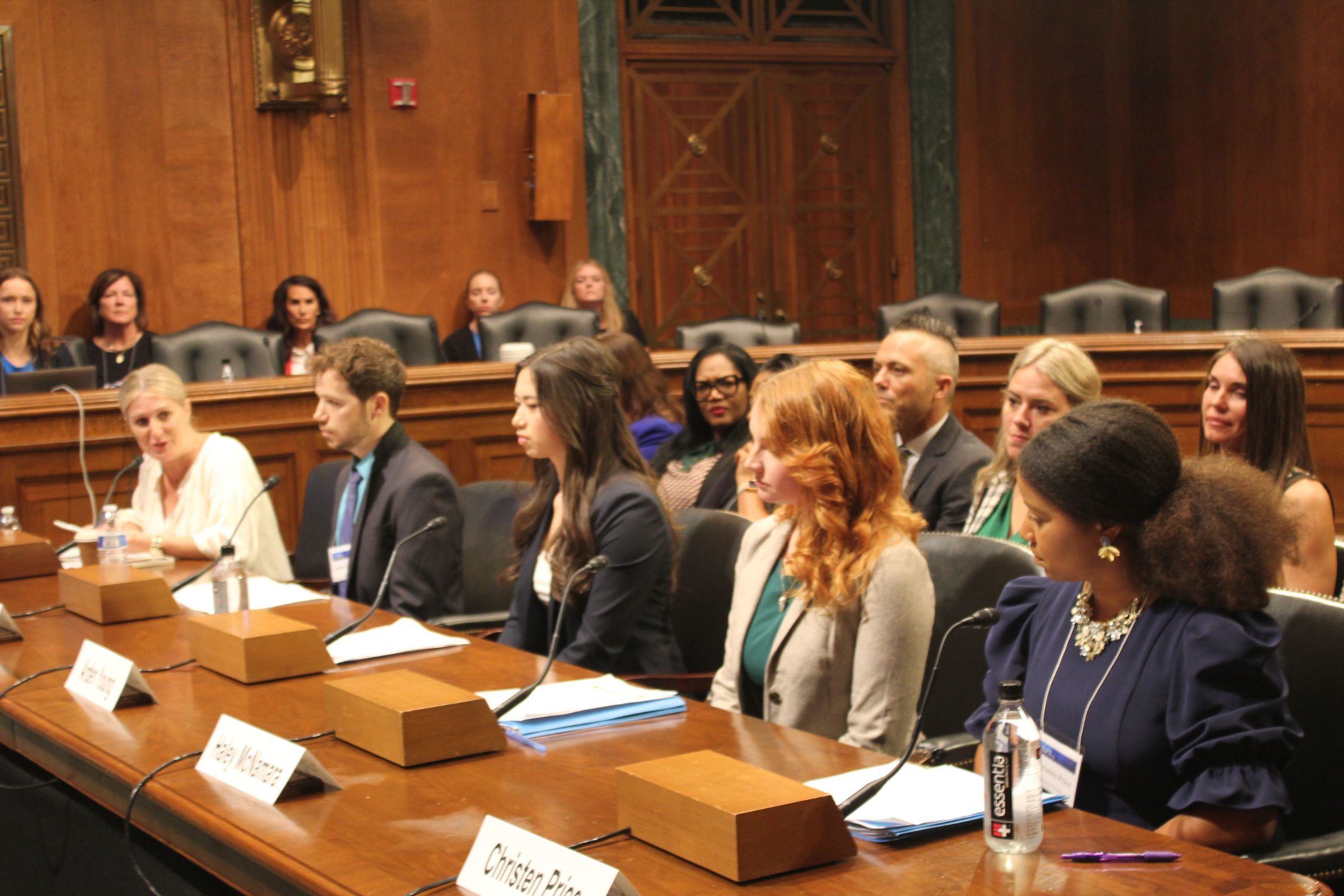 « Prêts à dire oui » : des survivants de l'industrie du porno et du trafic sexuel témoignent à Capitol Hill