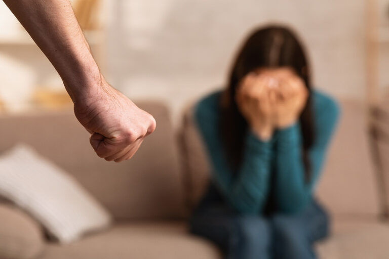 5 étapes de la maltraitance : apprenez à vos adolescents à éviter les relations toxiques