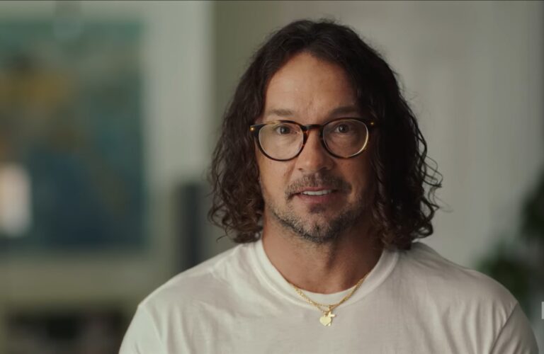 Carl Lentz remercie sa femme, Laura, d&rsquo;être restée avec lui et d&rsquo;avoir enduré les « conséquences de mes décisions »
