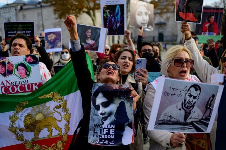 En tant qu&rsquo;ancien prisonnier, j&rsquo;en ai marre de la façon dont les États-Unis traitent l&rsquo;Iran.