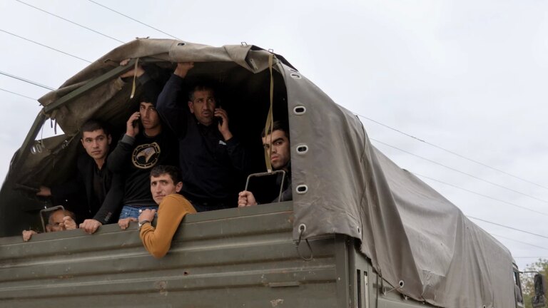 Exode de l&rsquo;Artsakh : les Arméniens pleurent alors que 100 000 d&rsquo;entre eux fuient leur patrie chrétienne