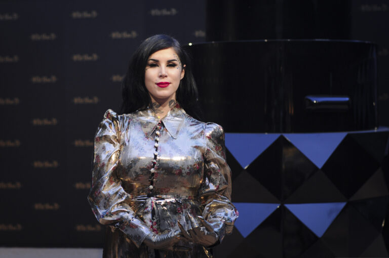 Kat Von D se fait baptiser 1 an après avoir renoncé à la sorcellerie, l&rsquo;occulte