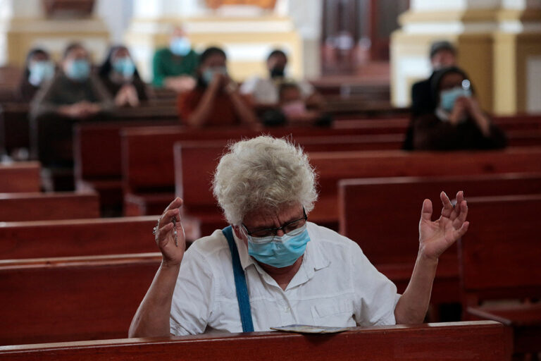 Le Nicaragua libère 12 prêtres catholiques et les exile à Rome