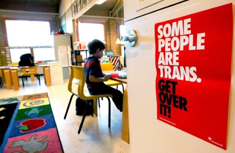 Le juge se range du côté d&rsquo;un enseignant chrétien et rejette la « nouvelle foi laïque » du « transgenre »