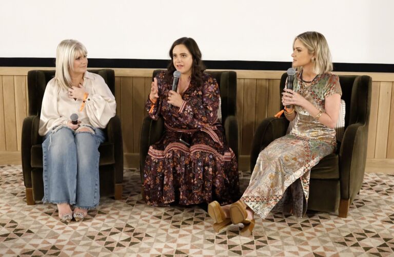 Natalie Grant fait l&rsquo;éloge de la série Netflix « All the Light We Cannot See » pour avoir élevé le bien et l&rsquo;espoir dans l&rsquo;obscurité
