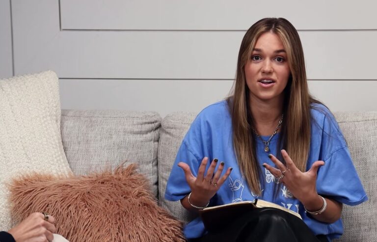 Sadie Robertson répond aux critiques chrétiennes de ses vacances à Disney World et cite Mark 2