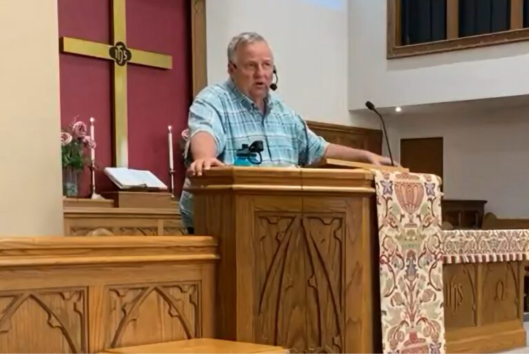 Un pasteur du Missouri tué dans un accident de camion de produits chimiques 3 mois après l&rsquo;installation de l&rsquo;église