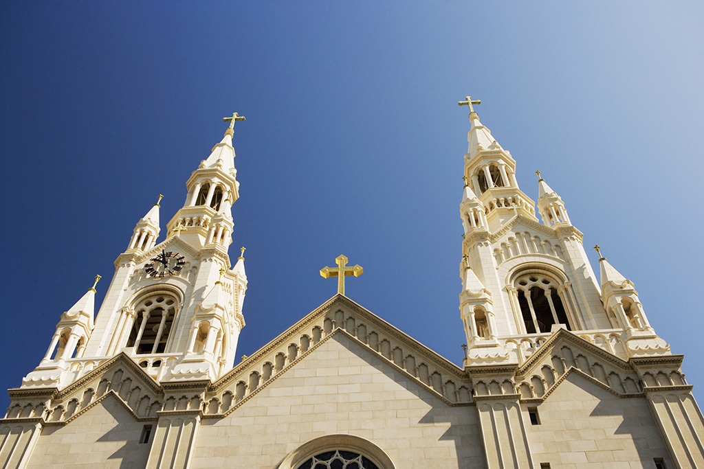 Une agression présumée dans une église catholique de San Francisco mène à une poursuite avec des « engins explosifs » : police