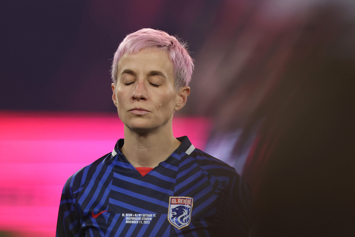 Megan Rapinoe plaisante en disant que sa blessure lors du dernier match est une "preuve" que Dieu n'existe pas