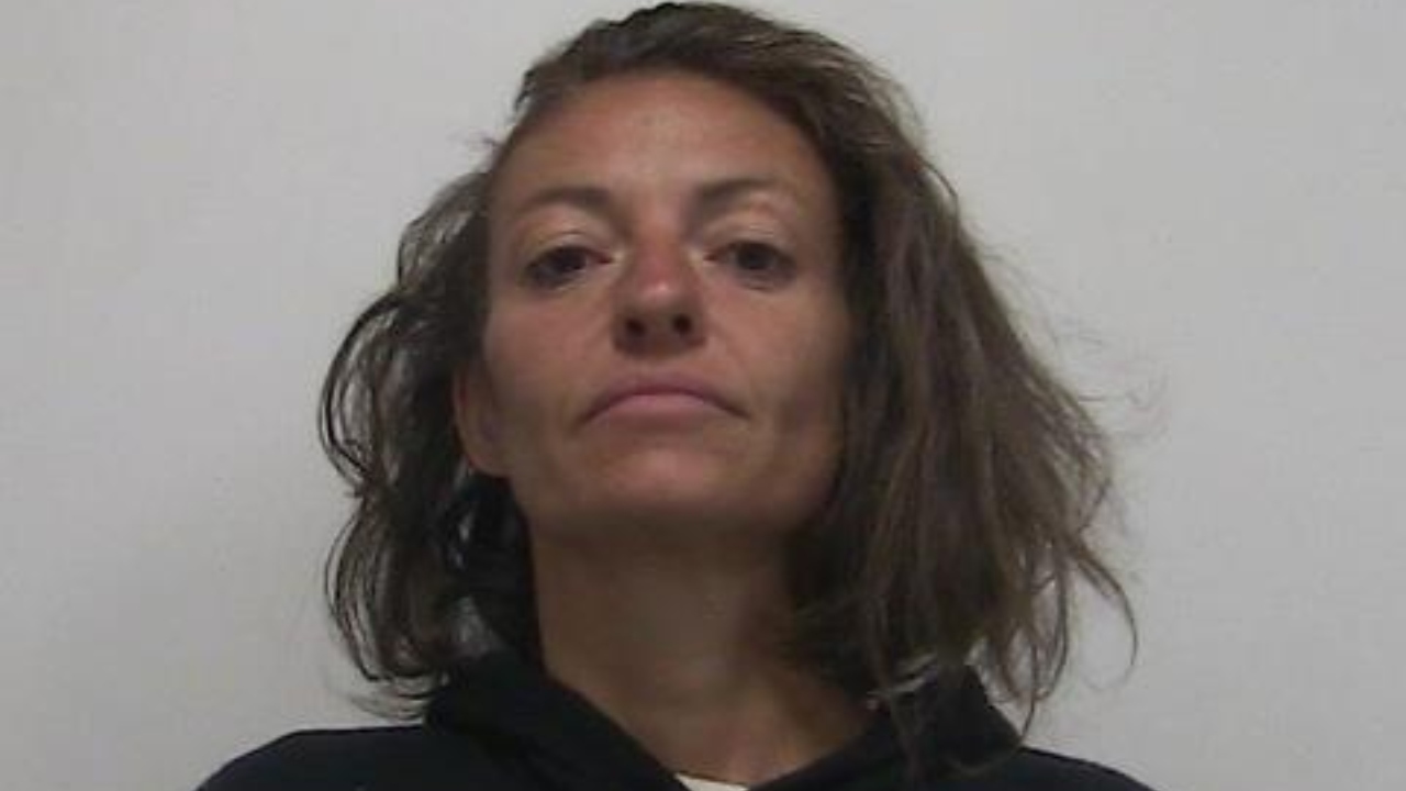 Une femme de Caroline du Nord arrêtée pour avoir prétendument incendié une église et une banque alimentaire au service de 900 familles