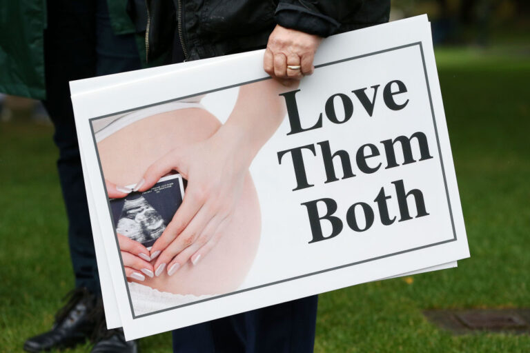 Un groupe pro-vie dénonce le « trafic d’avortements » après l’enlèvement d’une adolescente enceinte et son enlèvement hors de l’État