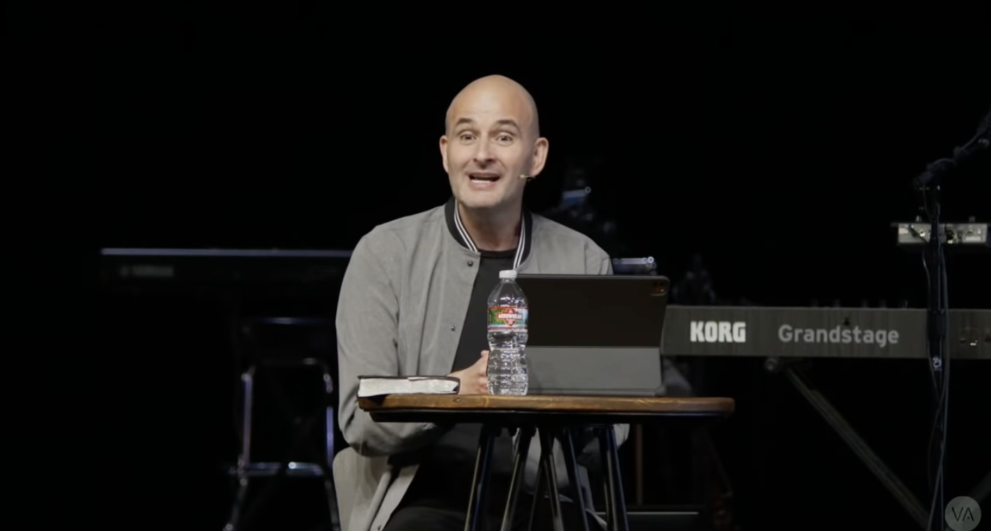 Un rapport de Vineyard met en garde contre une prétendue « culture de manipulation » et d'auto-idolâtrie sous Alan Scott