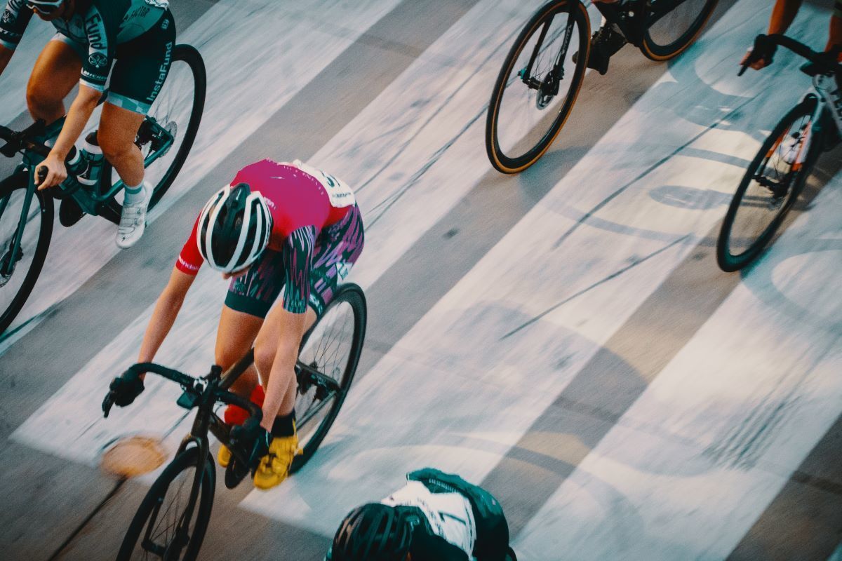 Les cyclistes masculins biologiques occupent les premières places du championnat de cyclisme féminin