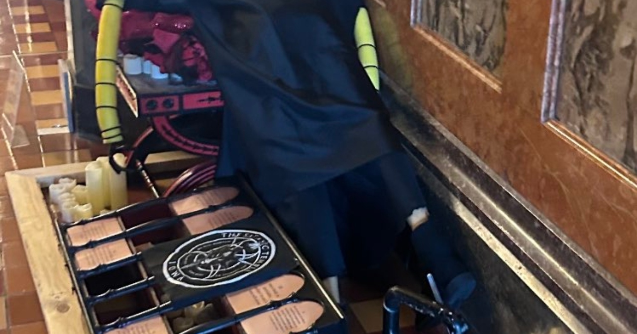 Un vétéran de la marine renverse une démonstration satanique au Capitole de l'Iowa et dénonce les actes « anti-chrétiens » du gouvernement
