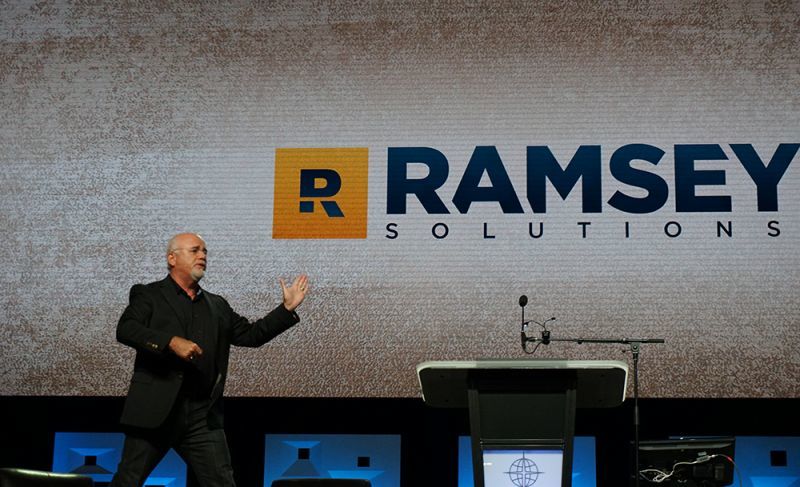 Le juge rejette le procès contre Dave Ramsey alors que le recours collectif avance