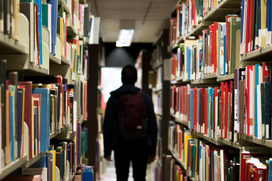 Le conseil scolaire de Floride vote à l’unanimité pour garder la Bible sur les étagères des bibliothèques