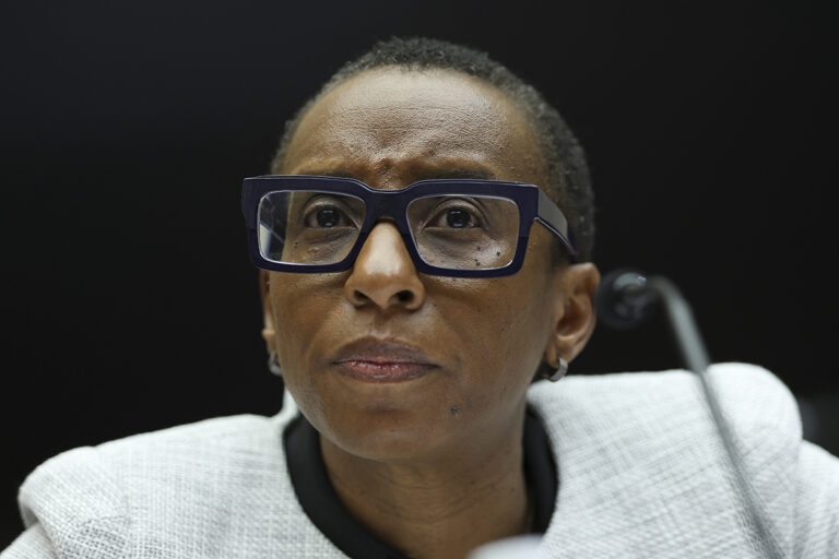 N’osez pas tirer la carte de la race lorsqu’il s’agit de la démission du Dr Claudine Gay