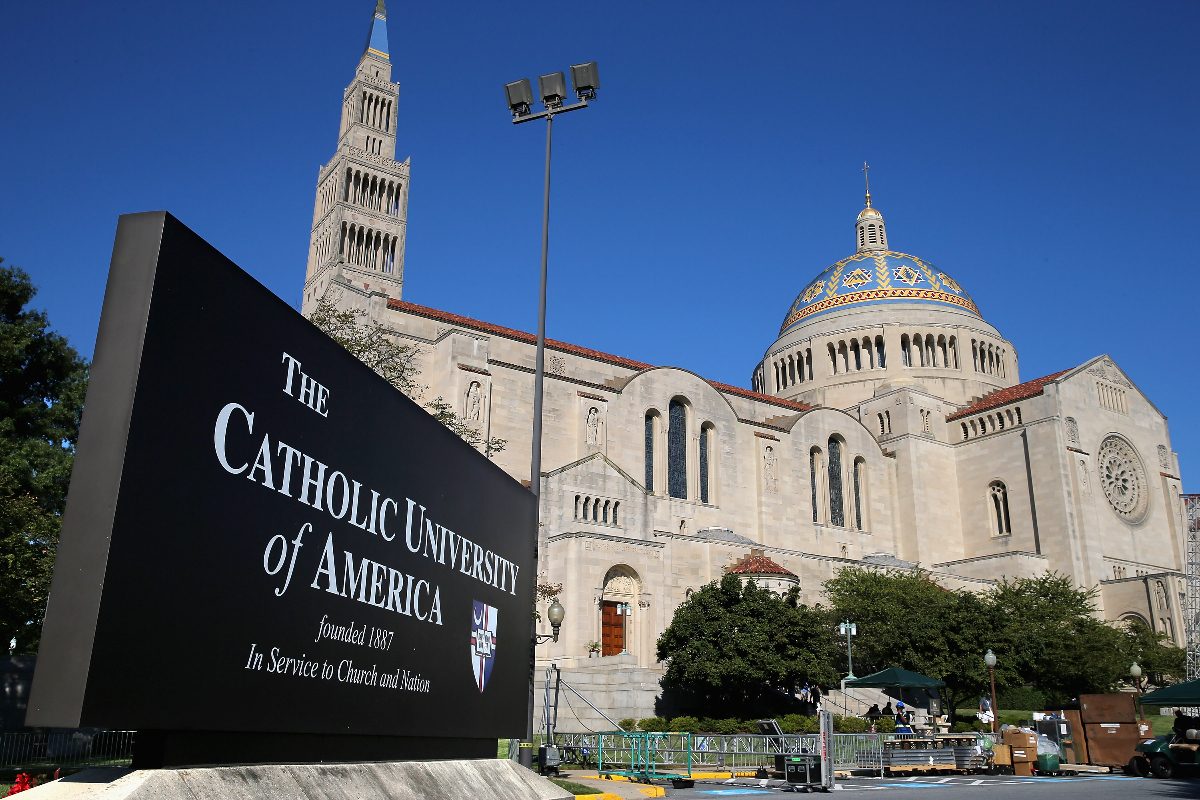 Une université catholique licencie un professeur qui avait invité une « doula de l’avortement » à parler avec un cours de psychologie