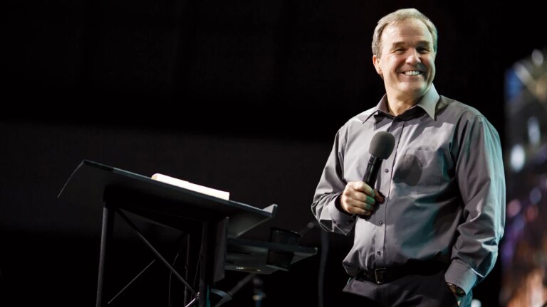 IHOPKC coupe les liens avec Mike Bickle pour « comportement inapproprié »