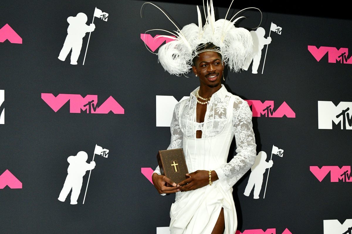 Lil Nas X s'excuse au milieu des réactions négatives pour s'être présenté comme Jésus : "C'était vraiment foireux"