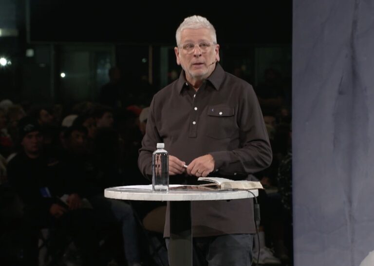 Passion 2024 : Louie Giglio défie les messages culturels modernes avec des vérités évangéliques