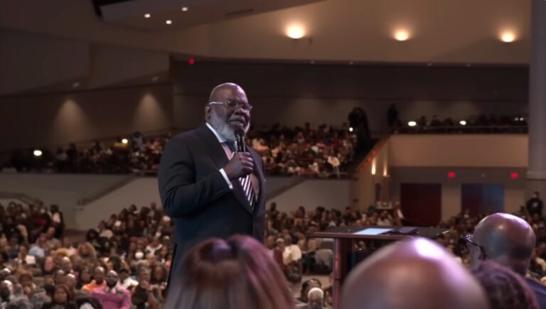 TD Jakes : « Nous aimons la mort de nos héros »
