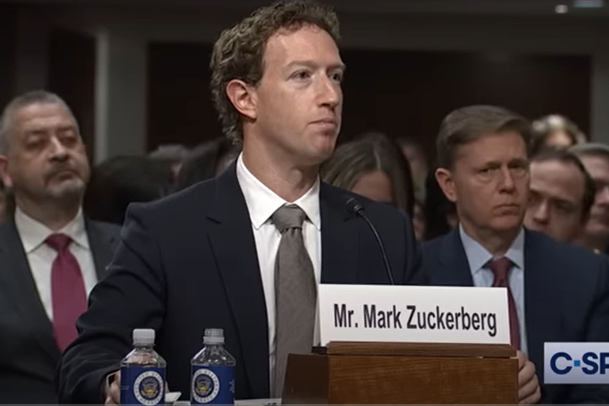 Mark Zuckerberg s'adresse aux familles d'enfants lésés par Facebook et Instagram