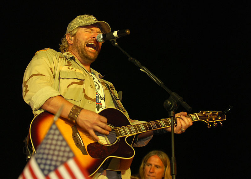 Les hommages affluent après la mort de Toby Keith : « Se reposer dans les bras de Jésus »