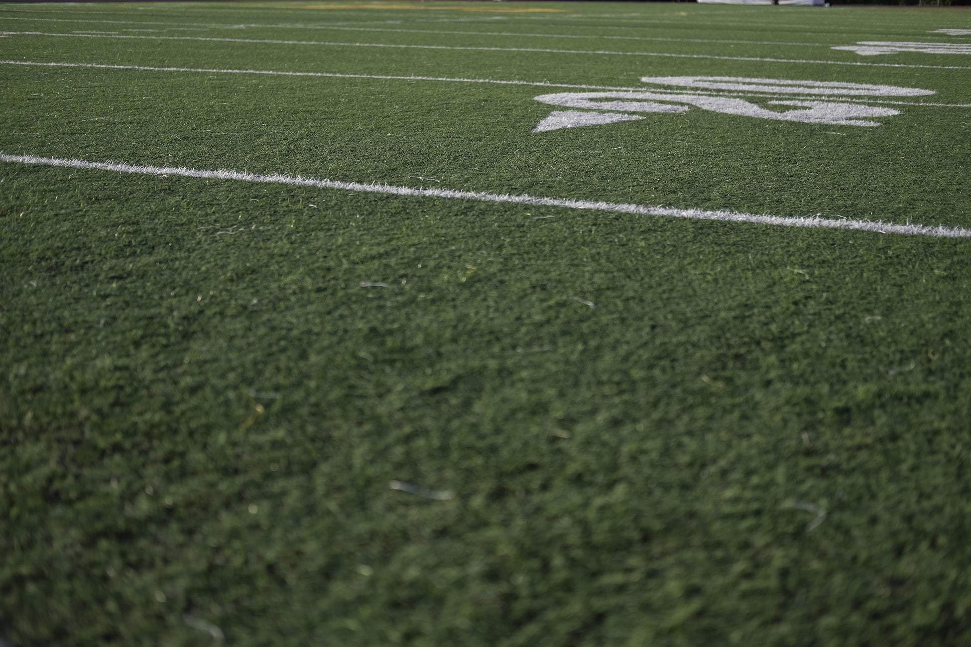La NFL organise une soirée de fierté LGBT avant le Super Bowl ; plus de 40 000 personnes signent une pétition contre l'événement