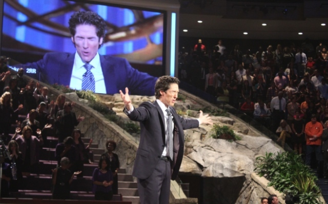 Une femme tirant avec une arme à feu sur l'église de Lakewood de Joel Osteen est tuée ; enfant dans un état critique