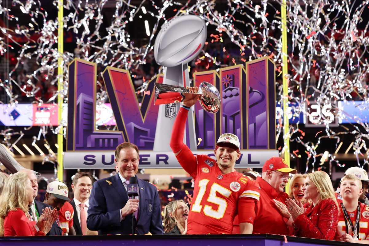 Patrick Mahomes, MVP du Super Bowl, dit que Dieu a « mis les Chiefs au défi » de « nous rendre meilleurs »