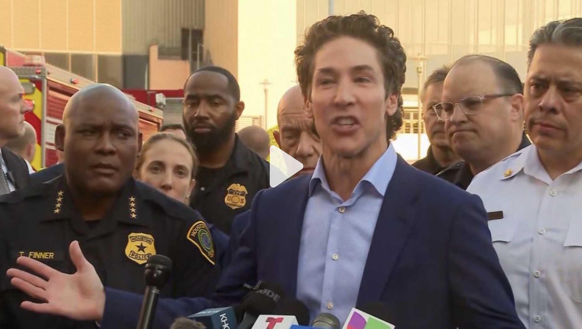 Les pasteurs réagissent à la fusillade dans l'église de Joel Osteen à Lakewood : « Prions pour la paix de Dieu »